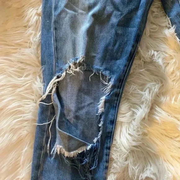 Extra distressed  Dynamite Cara jeans - Picture 4 of 9